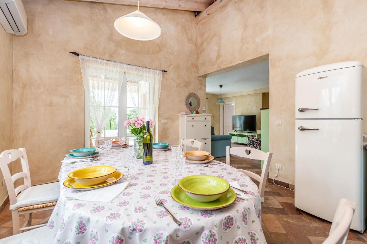Holiday House Chiara Vrh  Buitenkant foto